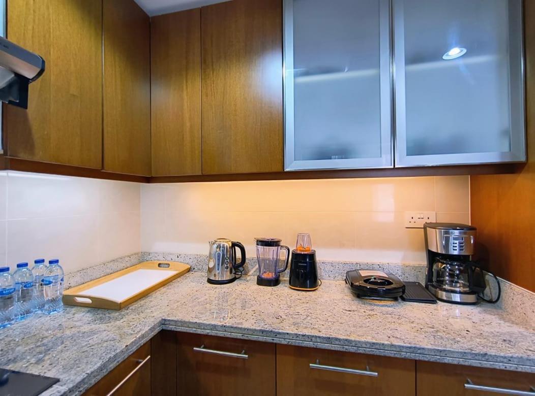 Trinity Holiday Homes - Standpoint Tower Downtown ดูไบ ภายนอก รูปภาพ